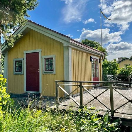 Gaesthus Med Utsikt Oever Drottningholms Slott מראה חיצוני תמונה