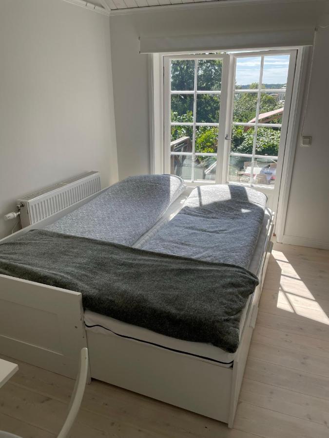 Gaesthus Med Utsikt Oever Drottningholms Slott מראה חיצוני תמונה